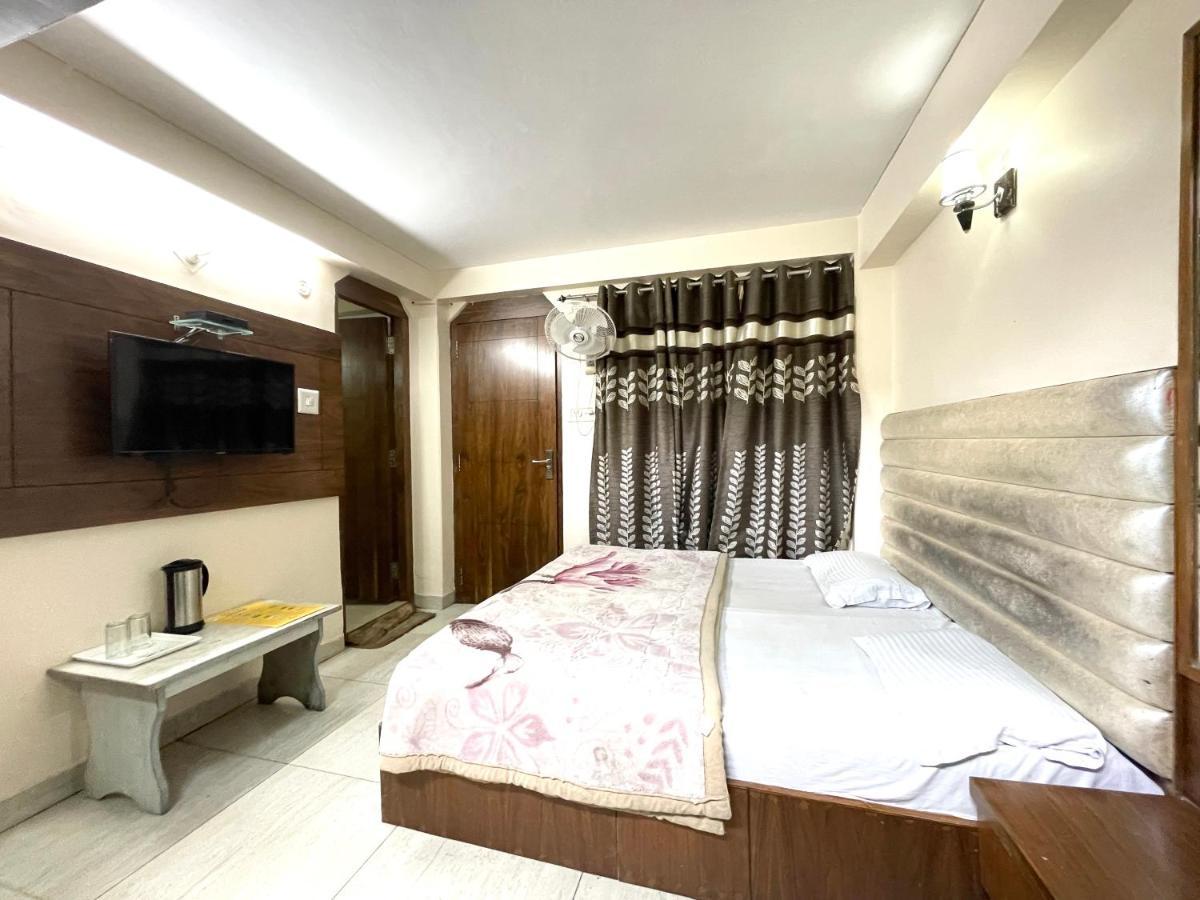 Hotel Prince ! Nainital Mall Road-Prime-Location In-Front-Of-Naini-Lake Hygiene-And-Spacious-Room Dış mekan fotoğraf