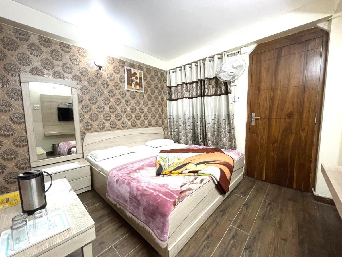 Hotel Prince ! Nainital Mall Road-Prime-Location In-Front-Of-Naini-Lake Hygiene-And-Spacious-Room Dış mekan fotoğraf