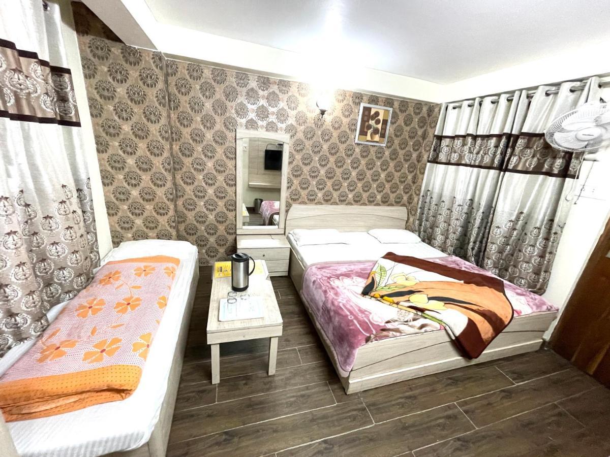 Hotel Prince ! Nainital Mall Road-Prime-Location In-Front-Of-Naini-Lake Hygiene-And-Spacious-Room Dış mekan fotoğraf