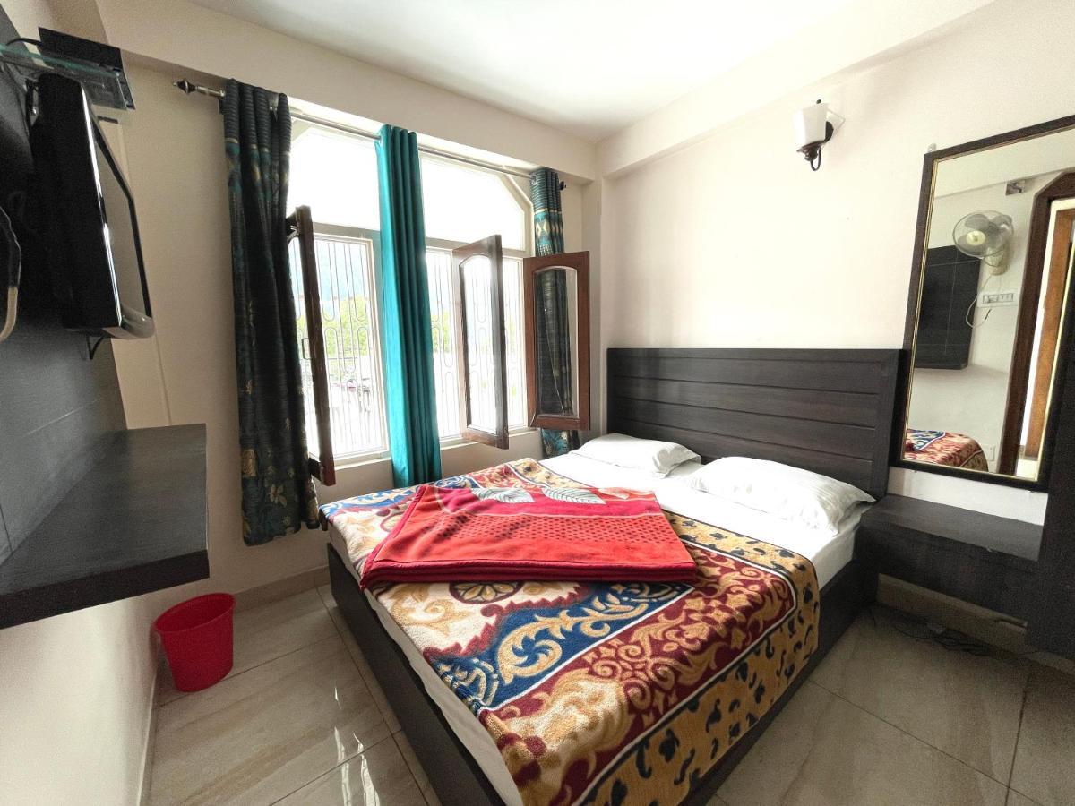 Hotel Prince ! Nainital Mall Road-Prime-Location In-Front-Of-Naini-Lake Hygiene-And-Spacious-Room Dış mekan fotoğraf