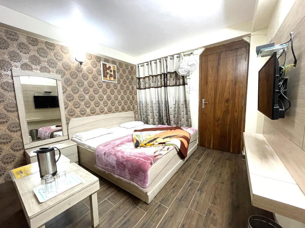 Hotel Prince ! Nainital Mall Road-Prime-Location In-Front-Of-Naini-Lake Hygiene-And-Spacious-Room Dış mekan fotoğraf