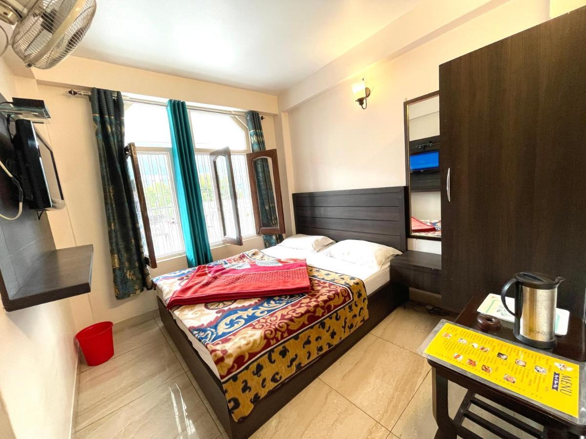 Hotel Prince ! Nainital Mall Road-Prime-Location In-Front-Of-Naini-Lake Hygiene-And-Spacious-Room Dış mekan fotoğraf