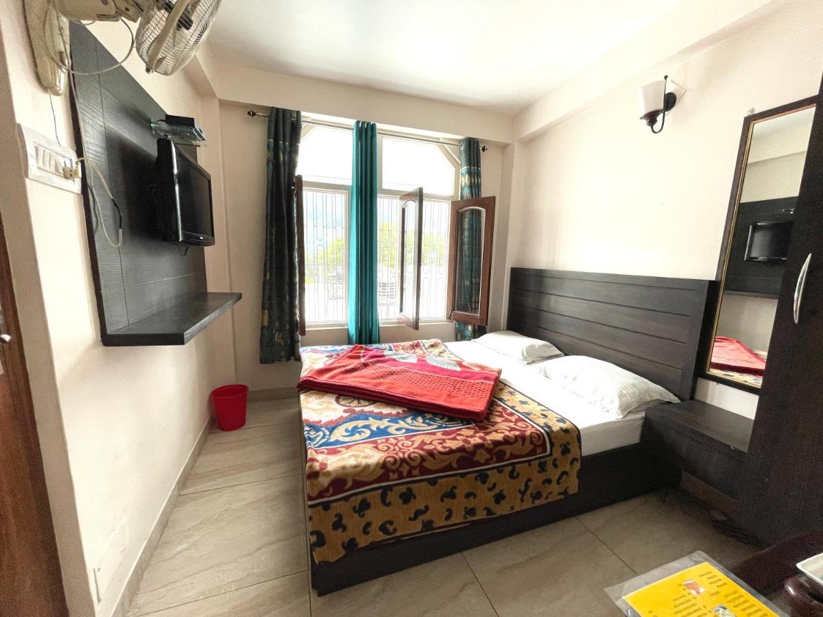 Hotel Prince ! Nainital Mall Road-Prime-Location In-Front-Of-Naini-Lake Hygiene-And-Spacious-Room Dış mekan fotoğraf