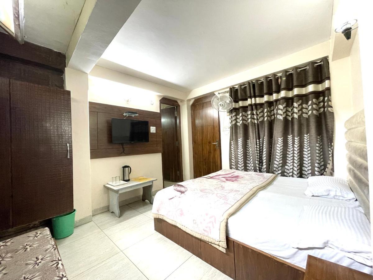 Hotel Prince ! Nainital Mall Road-Prime-Location In-Front-Of-Naini-Lake Hygiene-And-Spacious-Room Dış mekan fotoğraf