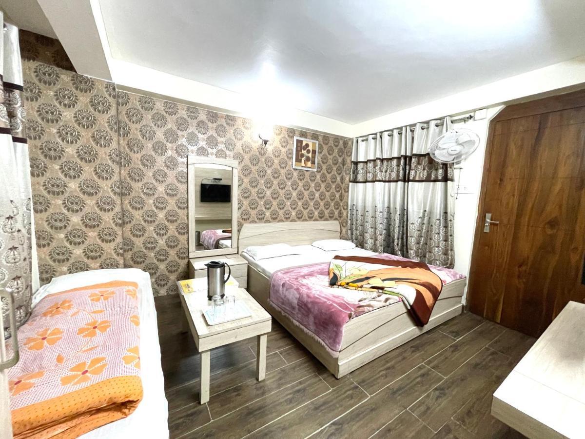 Hotel Prince ! Nainital Mall Road-Prime-Location In-Front-Of-Naini-Lake Hygiene-And-Spacious-Room Dış mekan fotoğraf