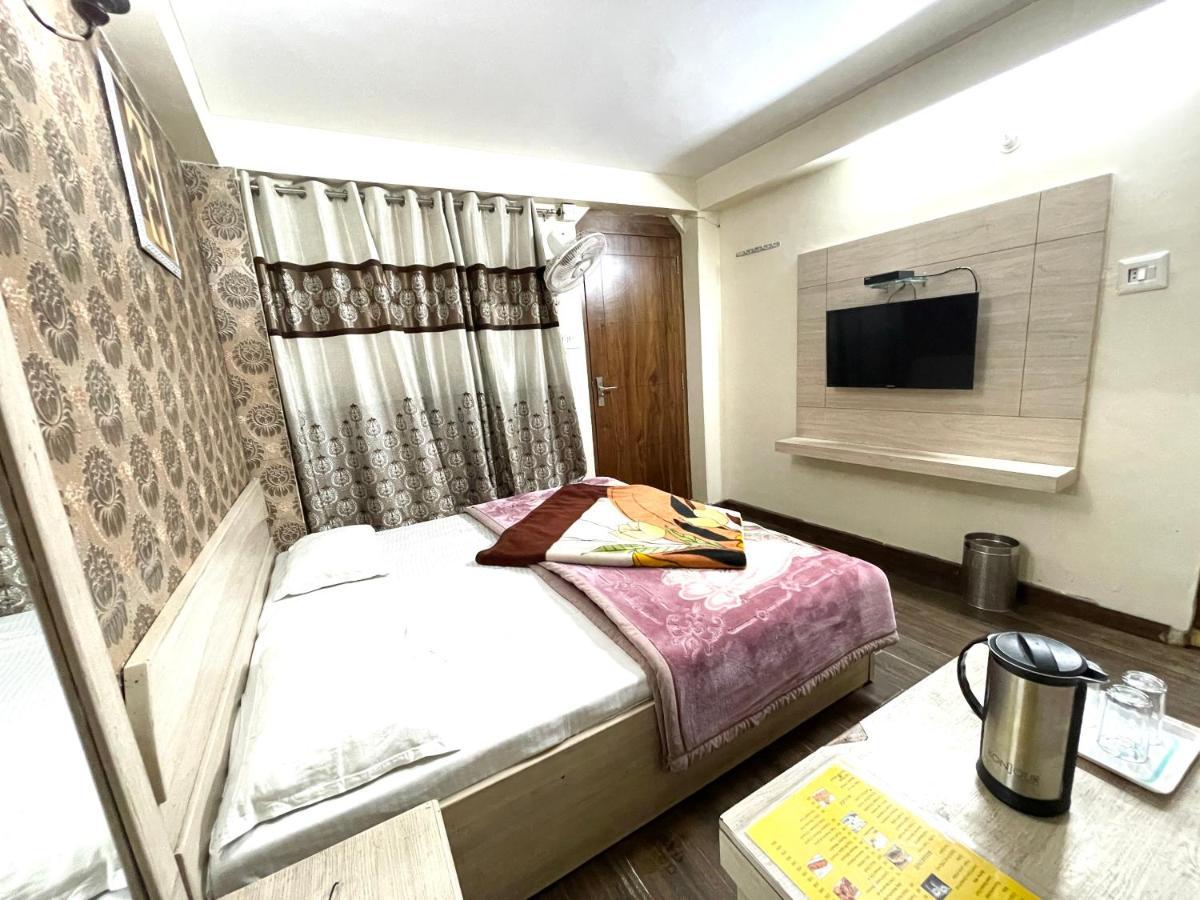 Hotel Prince ! Nainital Mall Road-Prime-Location In-Front-Of-Naini-Lake Hygiene-And-Spacious-Room Dış mekan fotoğraf