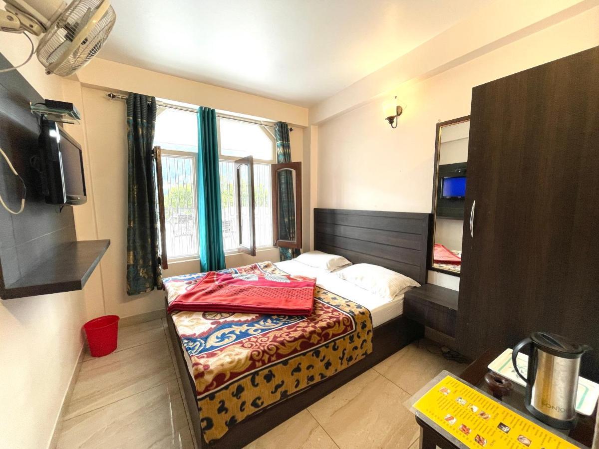 Hotel Prince ! Nainital Mall Road-Prime-Location In-Front-Of-Naini-Lake Hygiene-And-Spacious-Room Dış mekan fotoğraf