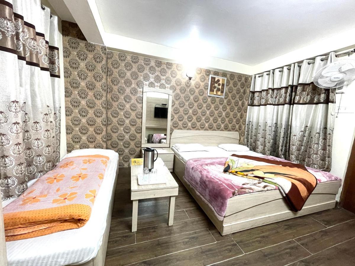 Hotel Prince ! Nainital Mall Road-Prime-Location In-Front-Of-Naini-Lake Hygiene-And-Spacious-Room Dış mekan fotoğraf